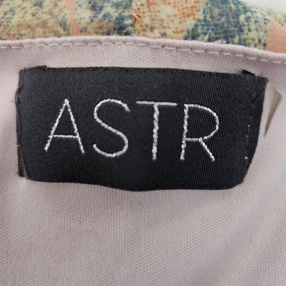 Astr the Label Floral Shift Dress Sz Medium - Picture 8 of 8